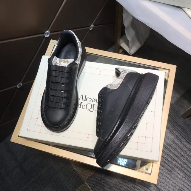 Alexander McQueen Oversized Sneaker Noir Blanc Semelle Plataforma Sangle Élastique Lacets Lifestyle Sneakers 8