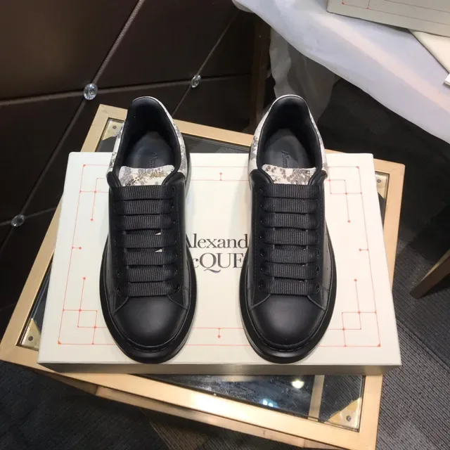 Alexander McQueen Oversized Sneaker Noir Blanc Semelle Plataforma Sangle Élastique Lacets Lifestyle Sneakers 9