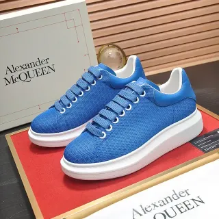 Alexander McQueen ओवरसाइज्ड स्नीकर ब्लू टेक्स्चर्ड अपर लाइफस्टाइल स्नीकर