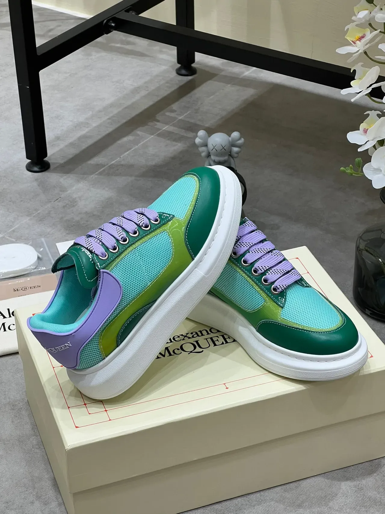 Alexander McQueen हरा बैंगनी सफेद Oversized Lifestyle Sneakers 3