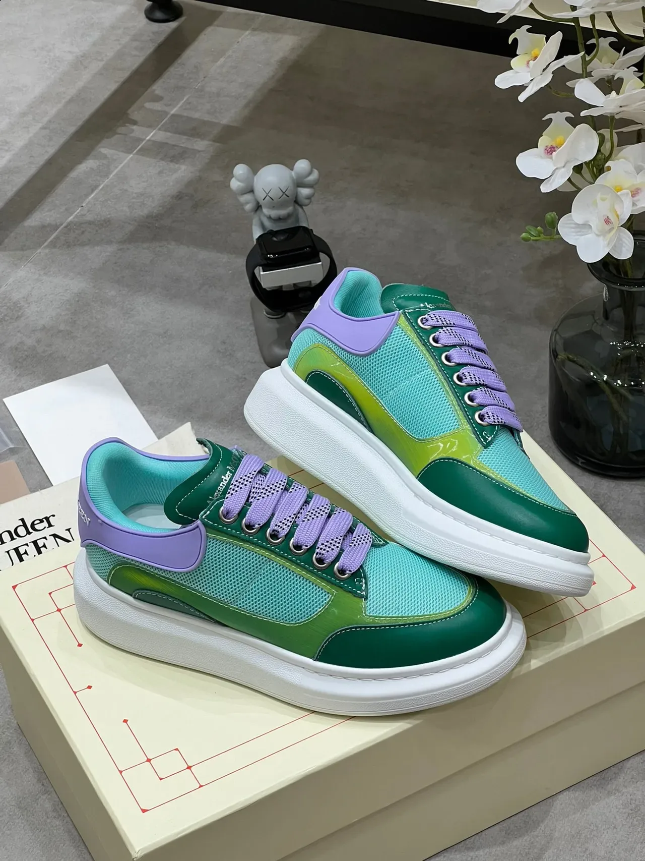 Alexander McQueen हरा बैंगनी सफेद Oversized Lifestyle Sneakers 4