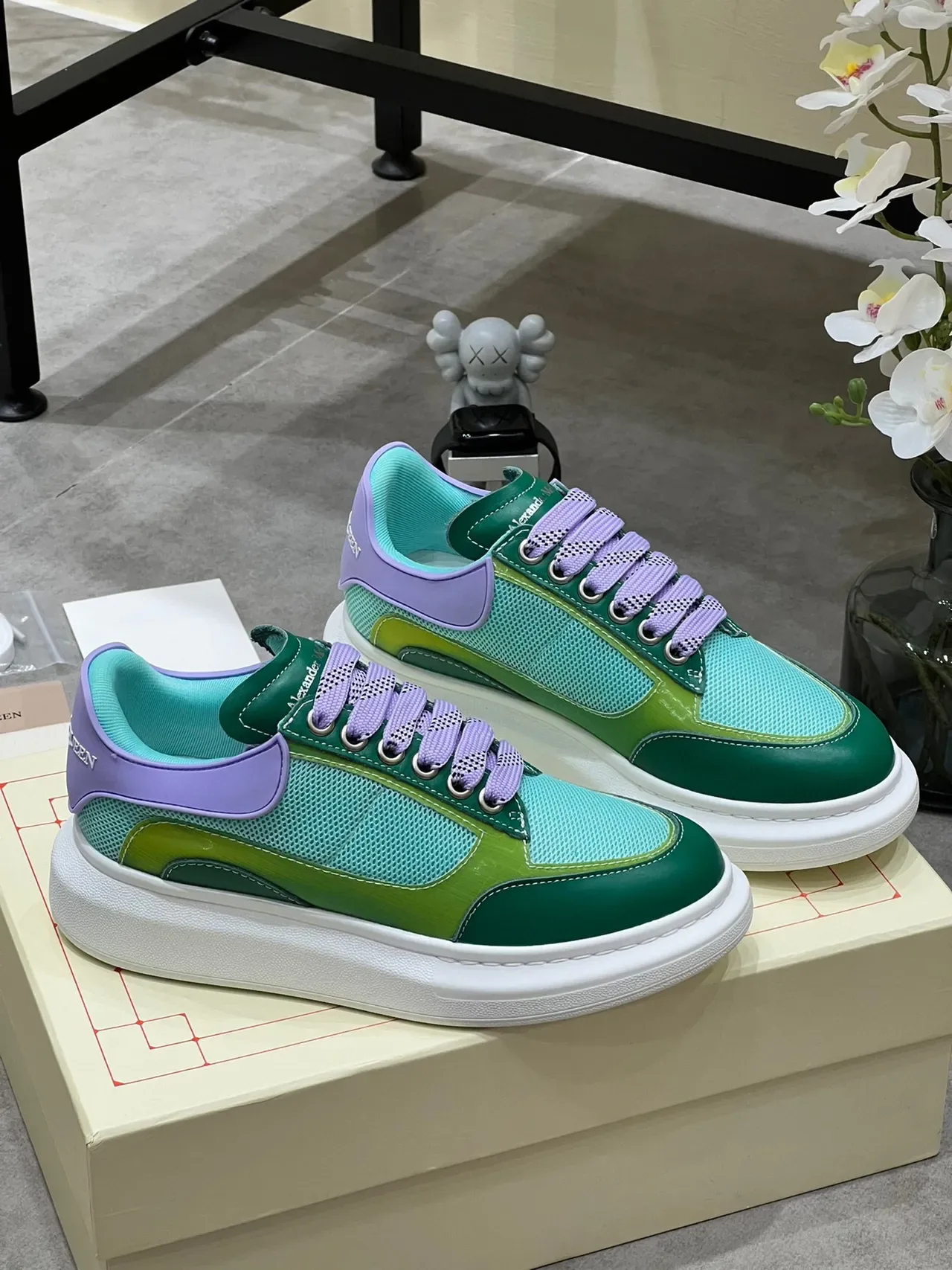 Alexander McQueen हरा बैंगनी सफेद Oversized Lifestyle Sneakers 9