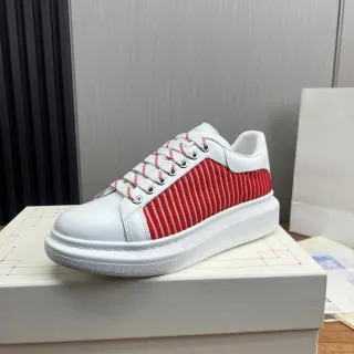 Alexander McQueen Oversized Sneaker 白色和红色条纹生活方式运动鞋