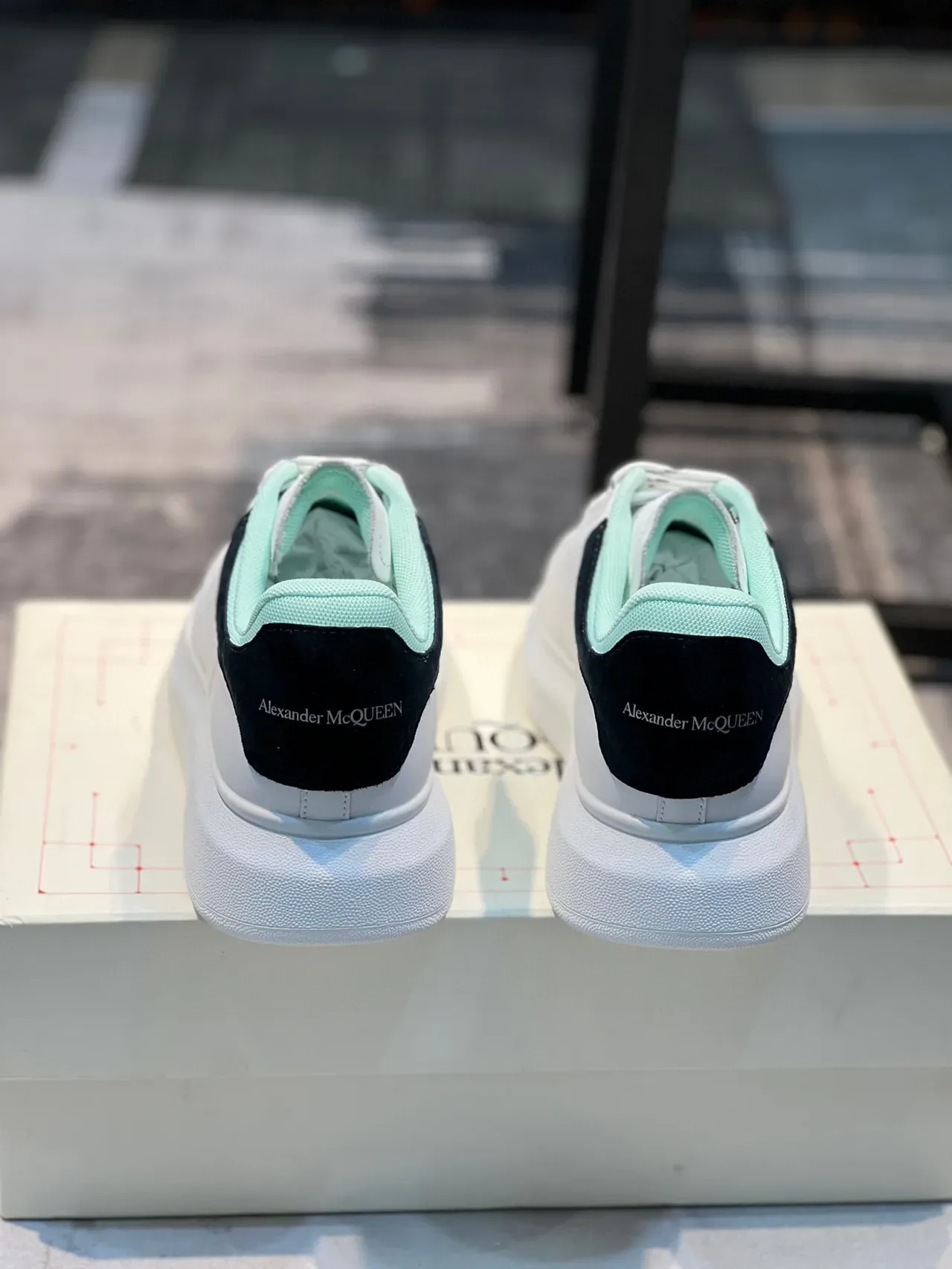 Alexander McQueen Oversized Sneaker 白黑薄荷绿 生活方式运动鞋 3
