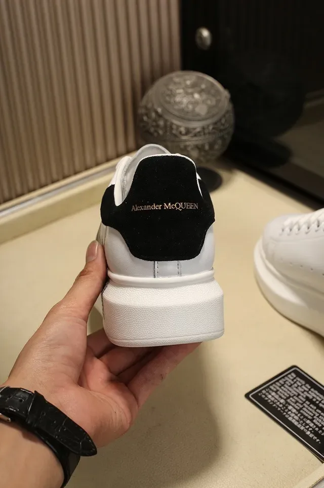 Alexander McQueen 白色黑色孔雀羽毛剪影图形宽松生活方式运动鞋 2