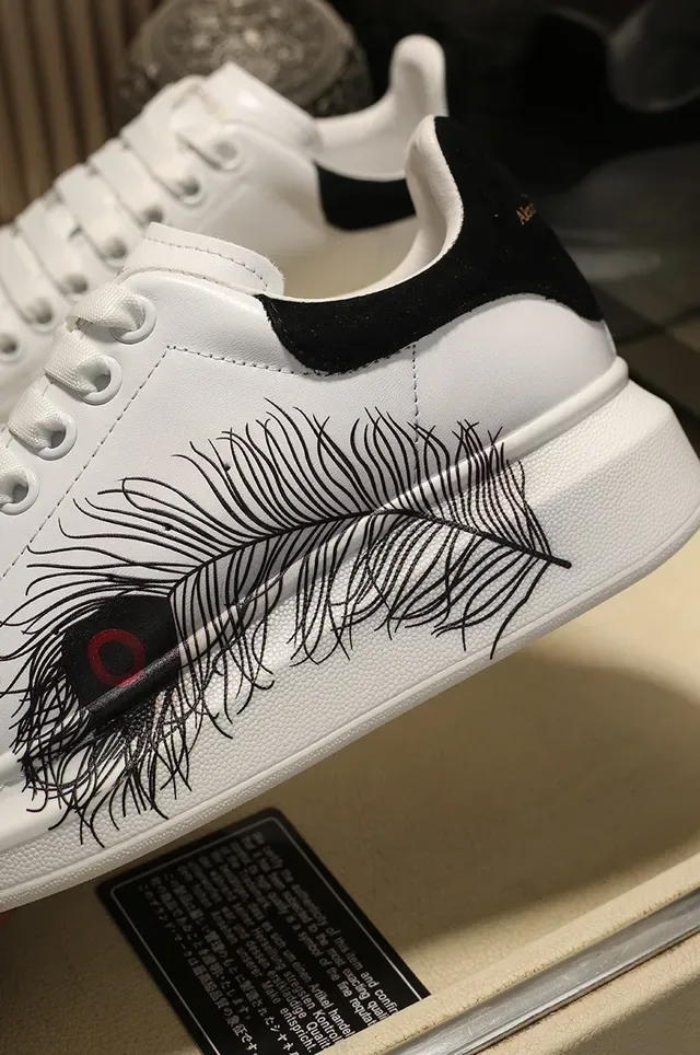 Alexander McQueen 白色黑色孔雀羽毛剪影图形宽松生活方式运动鞋 3