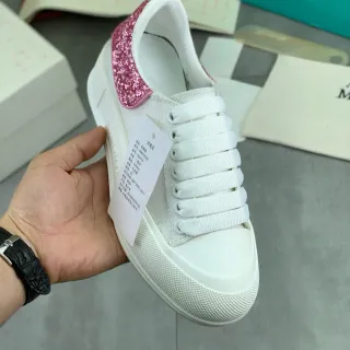 Alexander McQueen 白色粉色 超大运动鞋 闪光 Heel Tab 生活方式 Sneakers