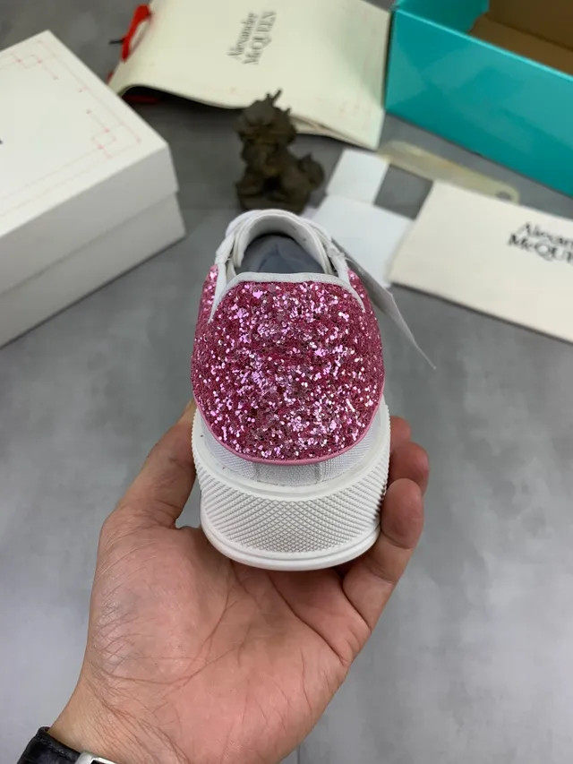 Alexander McQueen Sneakers Oversized Blanc et Rose Silhouette Glitter Heel Tab Lifestyle Sneakers 4