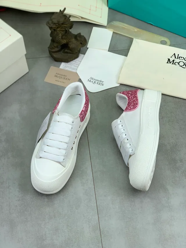 Alexander McQueen Sneakers Oversized Blanc et Rose Silhouette Glitter Heel Tab Lifestyle Sneakers 5