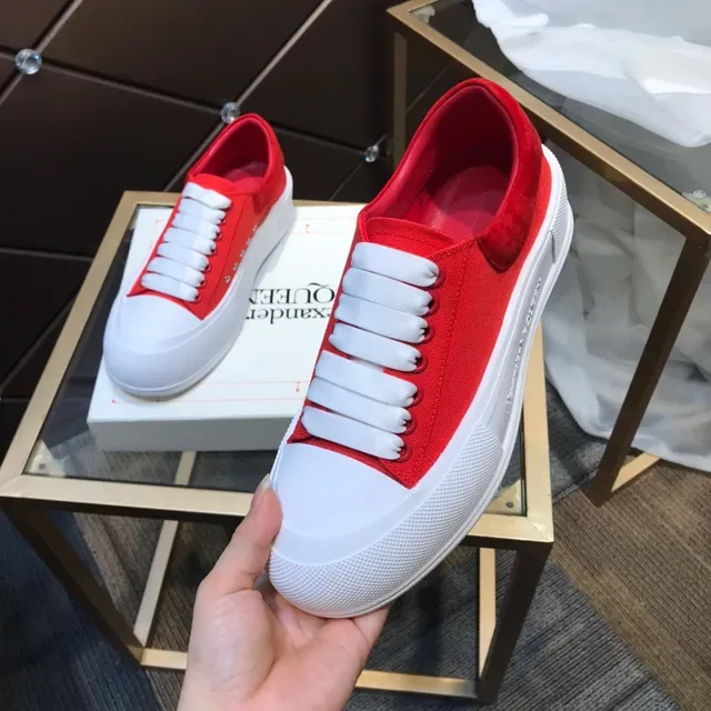 Alexander McQueen लाल सफेद स्लिप ऑन कैनवास अपर लाइफस्टाइल स्नीकर 2
