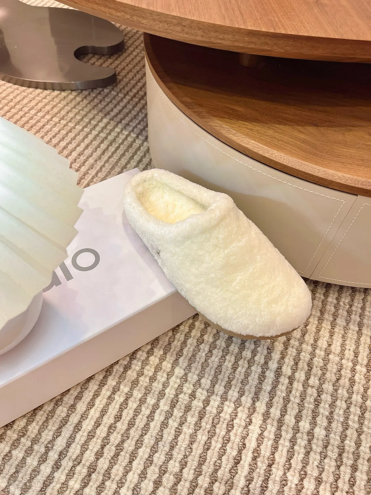 Pantufas abertas atrás Alo bege em pelúcia tipo shearling 6
