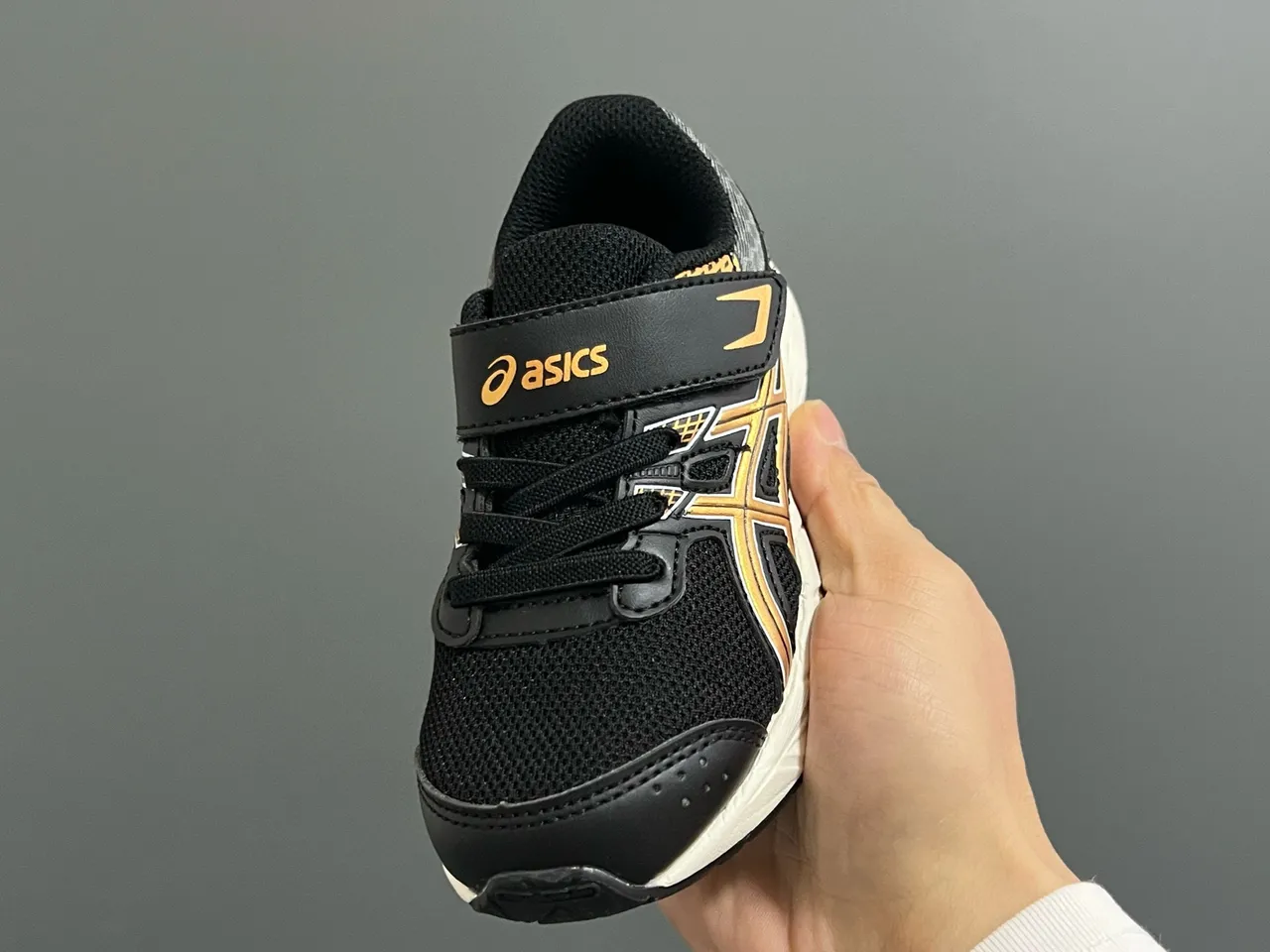 ASICS Black Gold Tênis de corrida de baixo topo com malha e sintético 13