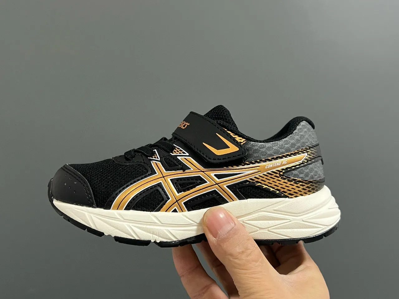 ASICS Black Gold Tênis de corrida de baixo topo com malha e sintético 14