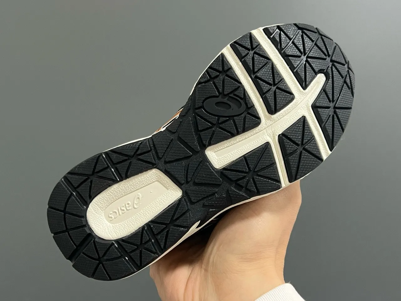 ASICS Black Gold Tênis de corrida de baixo topo com malha e sintético 15