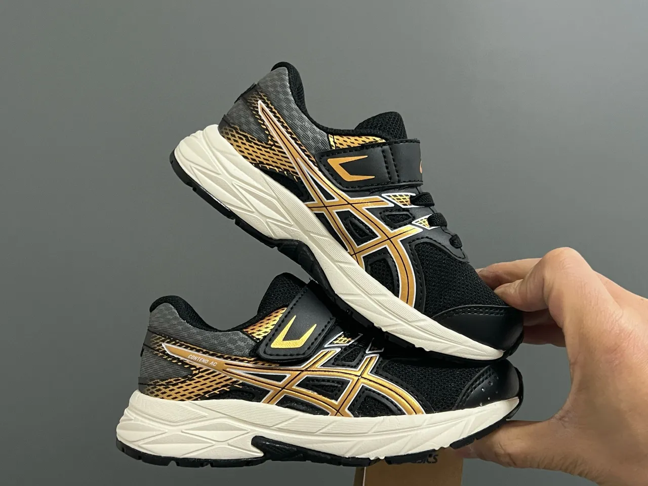 ASICS Black Gold Tênis de corrida de baixo topo com malha e sintético 19