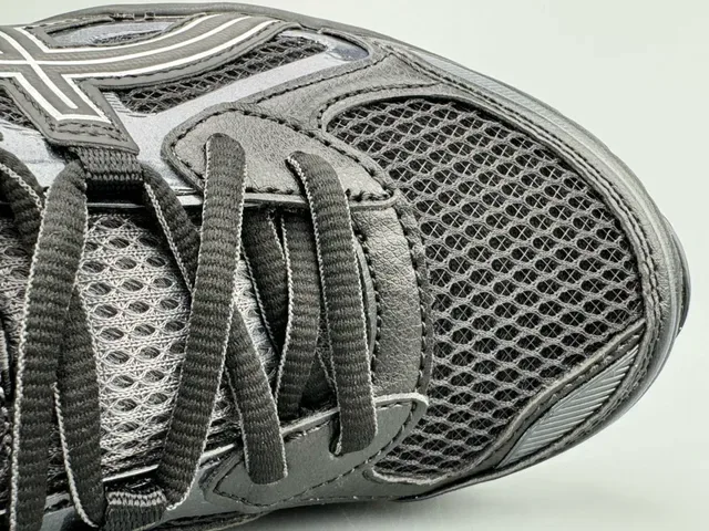 ASICS काला चांदी चंकी स्कल्प्टेड मिडसोल मेश एंड सिंथेटिक ओवरले अपर स्नीकर 3