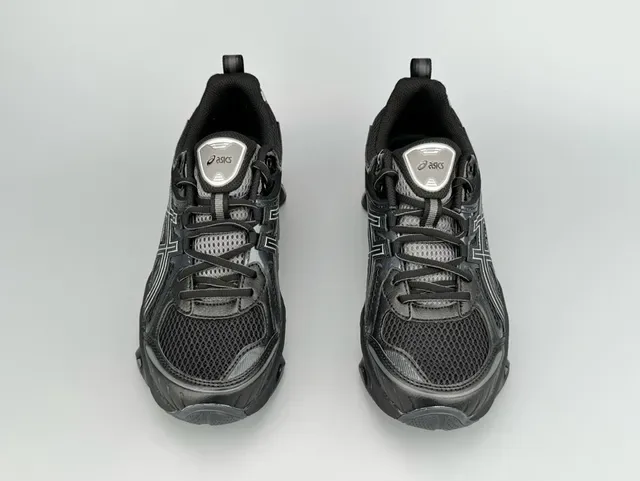 ASICS काला चांदी चंकी स्कल्प्टेड मिडसोल मेश एंड सिंथेटिक ओवरले अपर स्नीकर 8