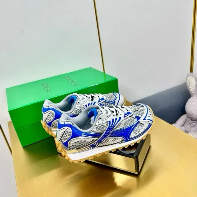 ASICS Zapatillas lifestyle azul blanco con malla y material sintético con superposición y branding de rayas de tigre 3