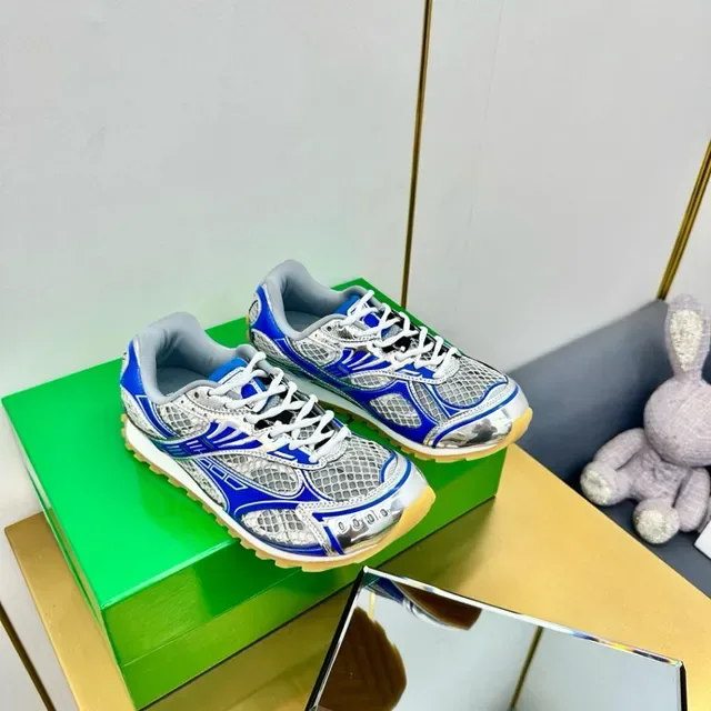 ASICS Zapatillas lifestyle azul blanco con malla y material sintético con superposición y branding de rayas de tigre 6