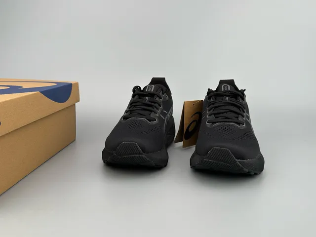 ASICS Gel-Kayano 黑色跑鞋 2