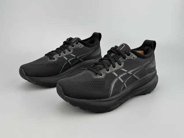 ASICS Gel-Kayano 黑色跑鞋 4