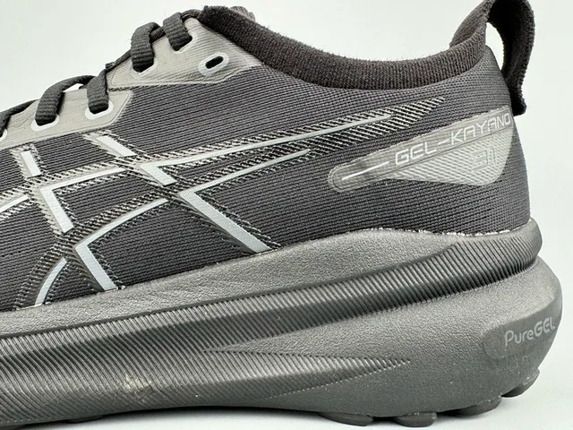 ASICS Gel-Kayano 黑色跑鞋 6