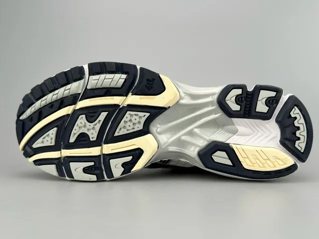 ASICS Gel-Kayano Off-White Silver Black Running Shoes 5
