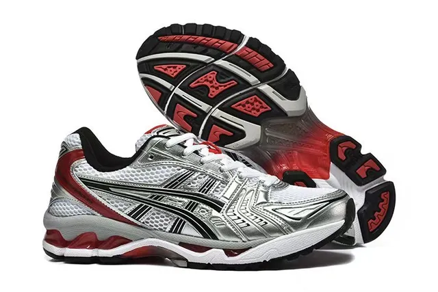 ASICS Gel-Kayano 银色和红色跑鞋 4