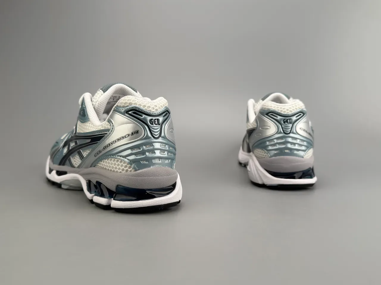ASICS Gel-Kayano Argent Blanc Noir Chaussures de course 4