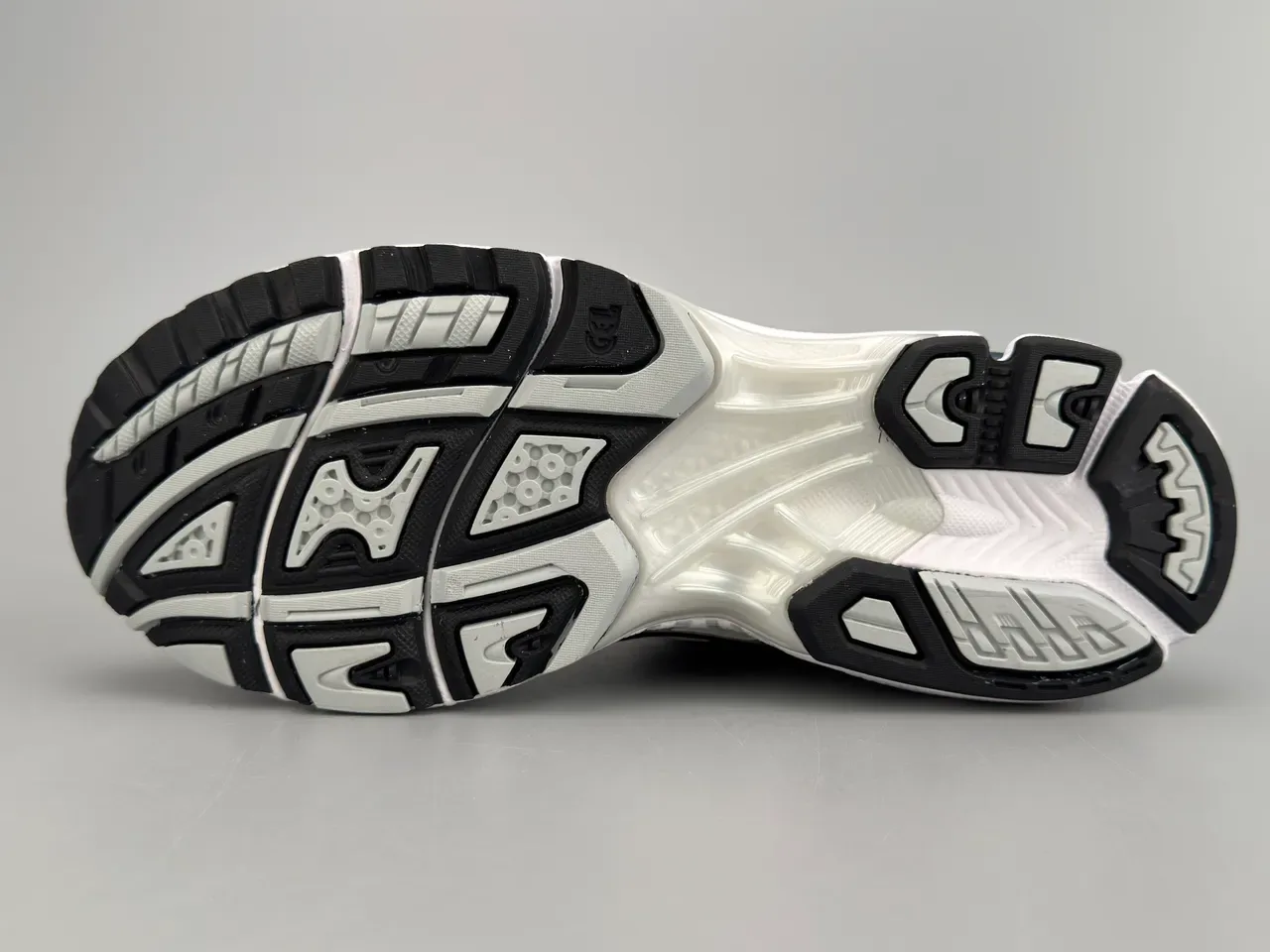 ASICS Gel-Kayano Argent Blanc Noir Chaussures de course 8