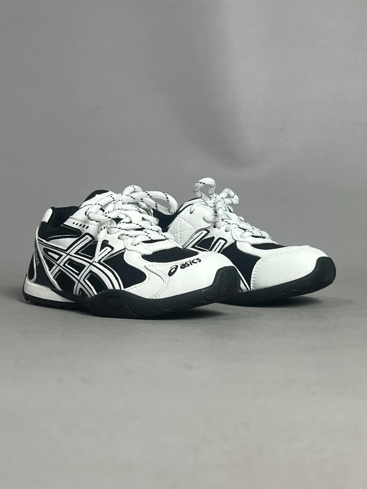 ASICS Indoor Court Sneaker White Silver Gray Lifestyle Sneakers 18