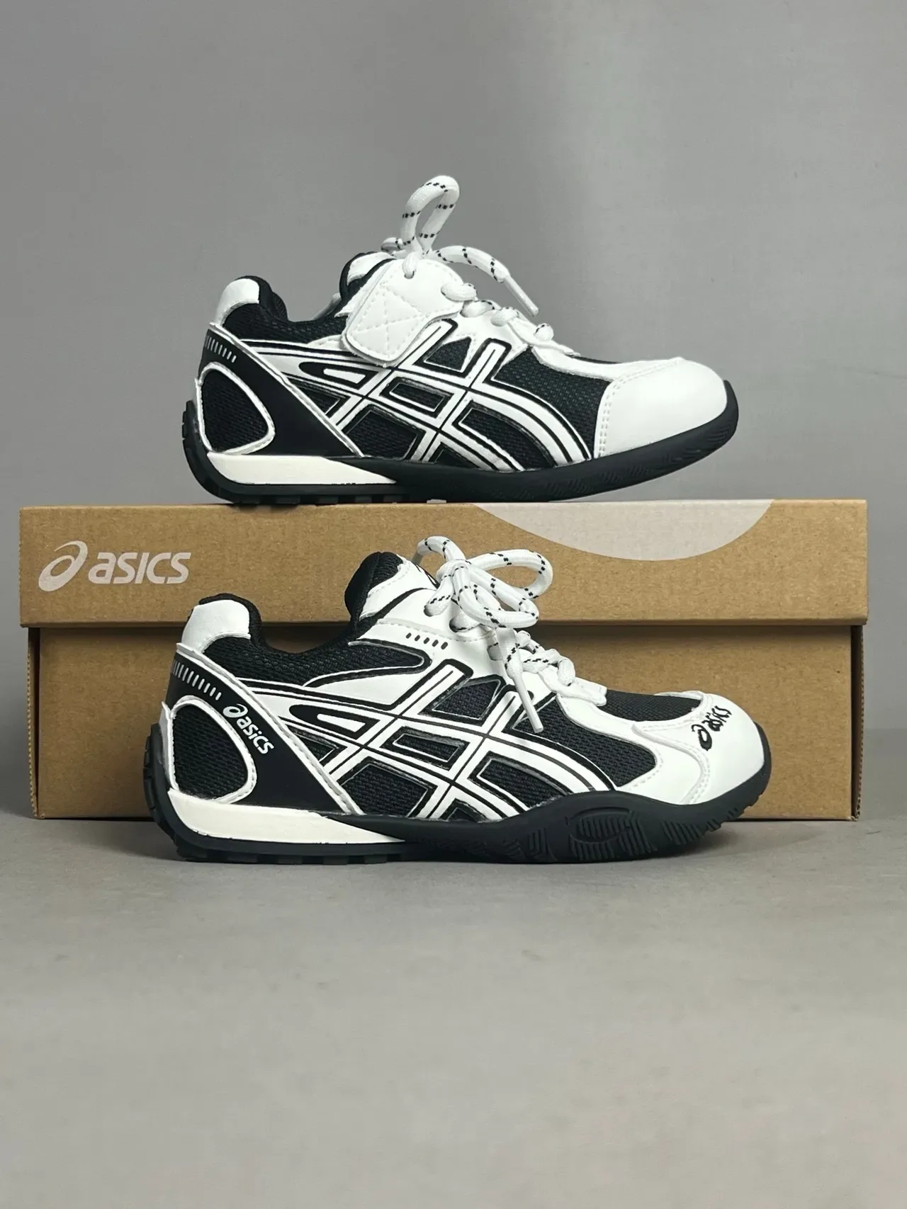 ASICS Indoor Court Sneaker White Silver Gray Lifestyle Sneakers 19