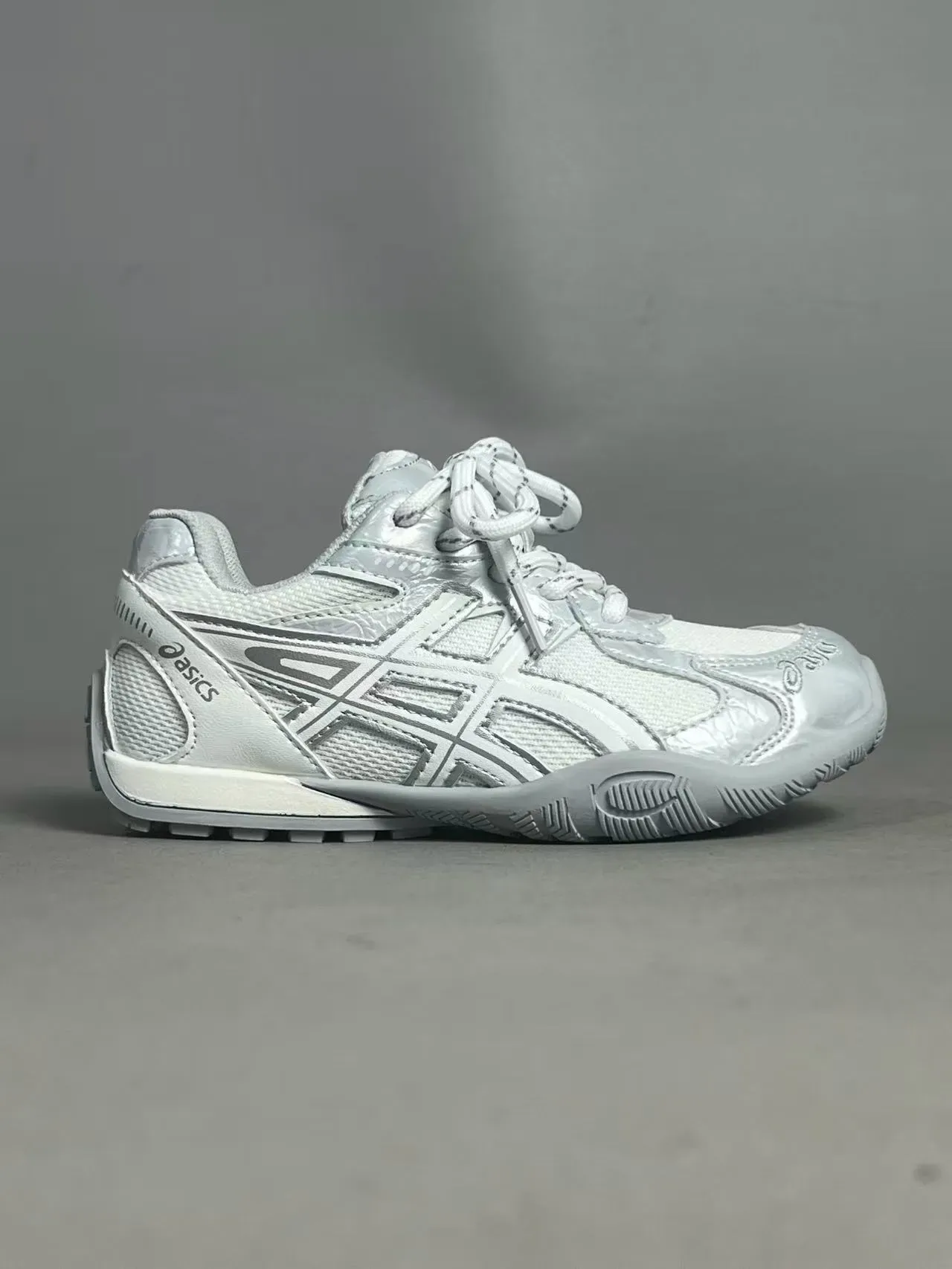 ASICS Indoor Court Sneaker White Silver Gray Lifestyle Sneakers 22
