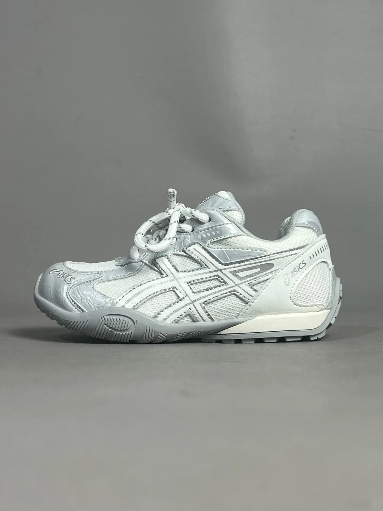 ASICS Indoor Court Sneaker White Silver Gray Lifestyle Sneakers 23