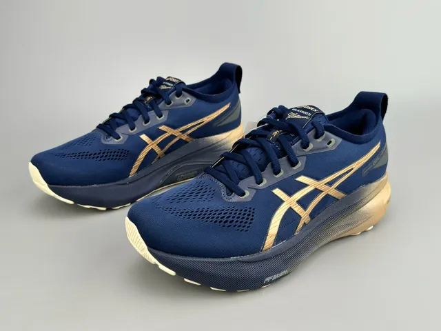 Zapatillas Running ASICS Navy Gold Mesh Engineered Upper Tiger Stripe Logo 6