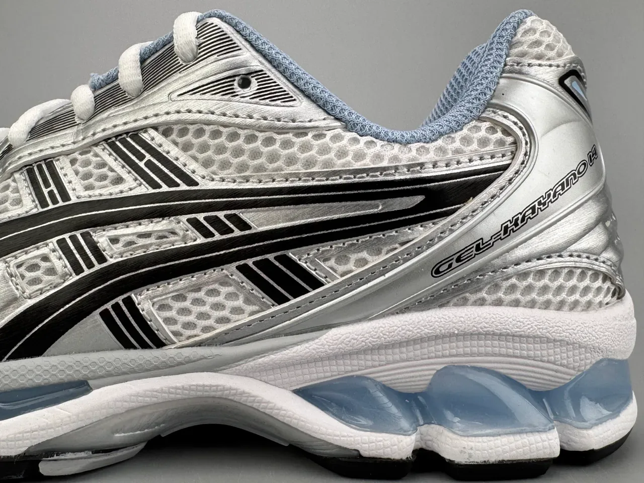 ASICS Argent Noir Maille et Synthétique Supérieur Overlay Rayures Tigre Chaussures de Course 5