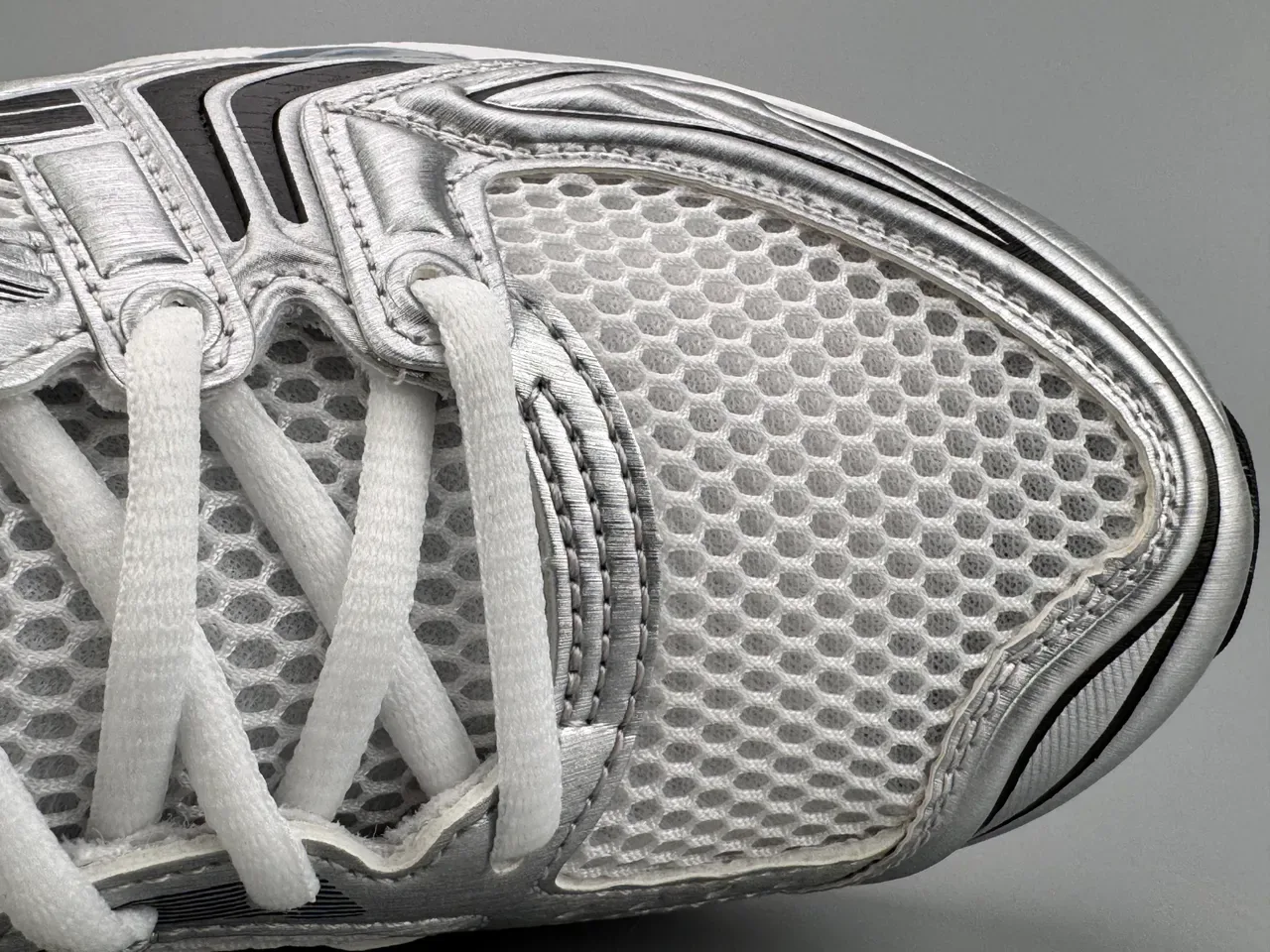 ASICS Argent Noir Maille et Synthétique Supérieur Overlay Rayures Tigre Chaussures de Course 6