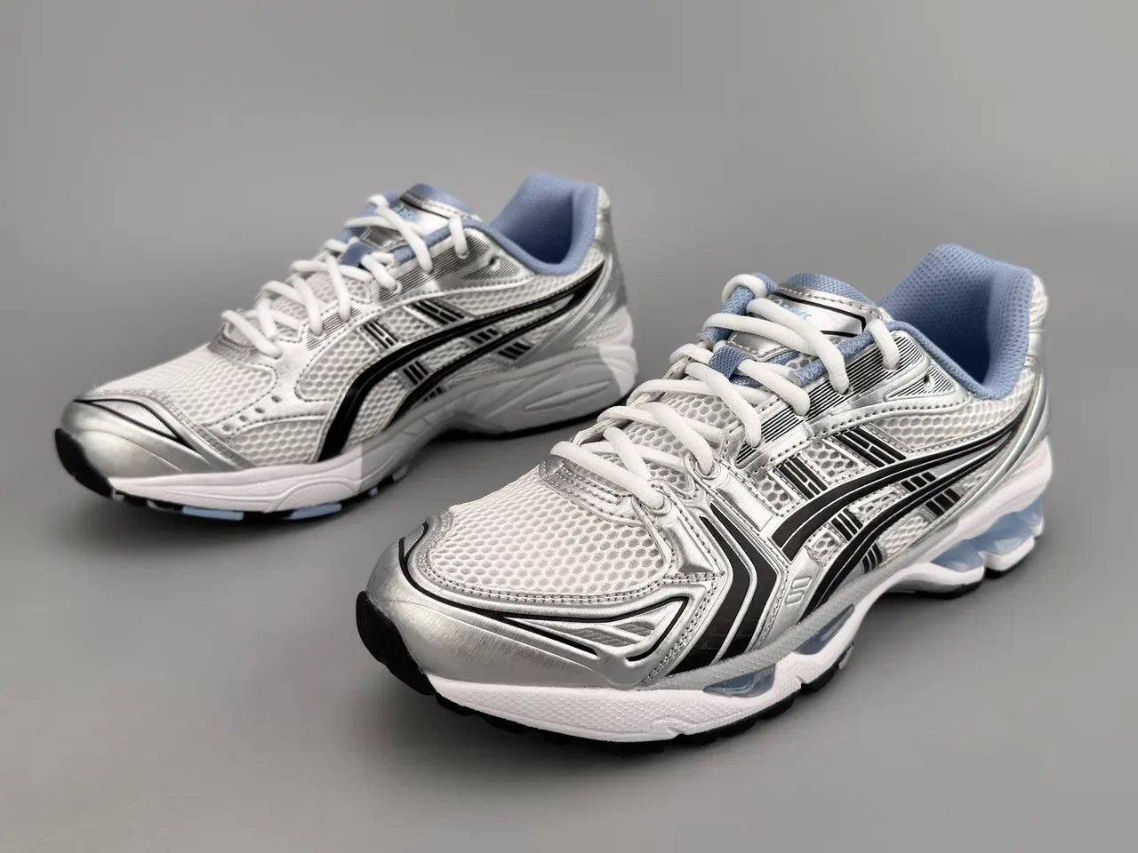 ASICS Argent Noir Maille et Synthétique Supérieur Overlay Rayures Tigre Chaussures de Course 9
