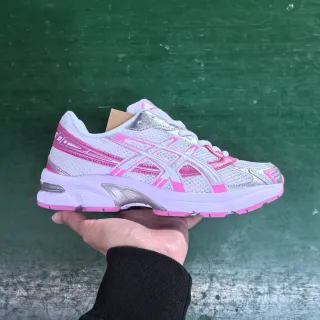 ASICS 白粉色网布鞋面 双密度中底 跑鞋