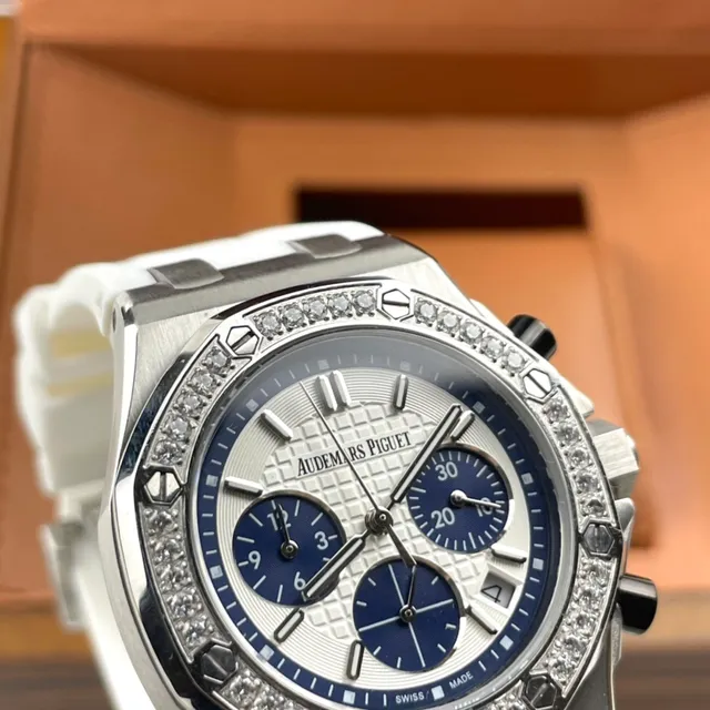 Audemars Piguet Royal Oak Offshore ক্রোনোগ্রাফ সাদা ডায়াল নীল সাবডায়াল যান্ত্রিক ঘড়ি 4