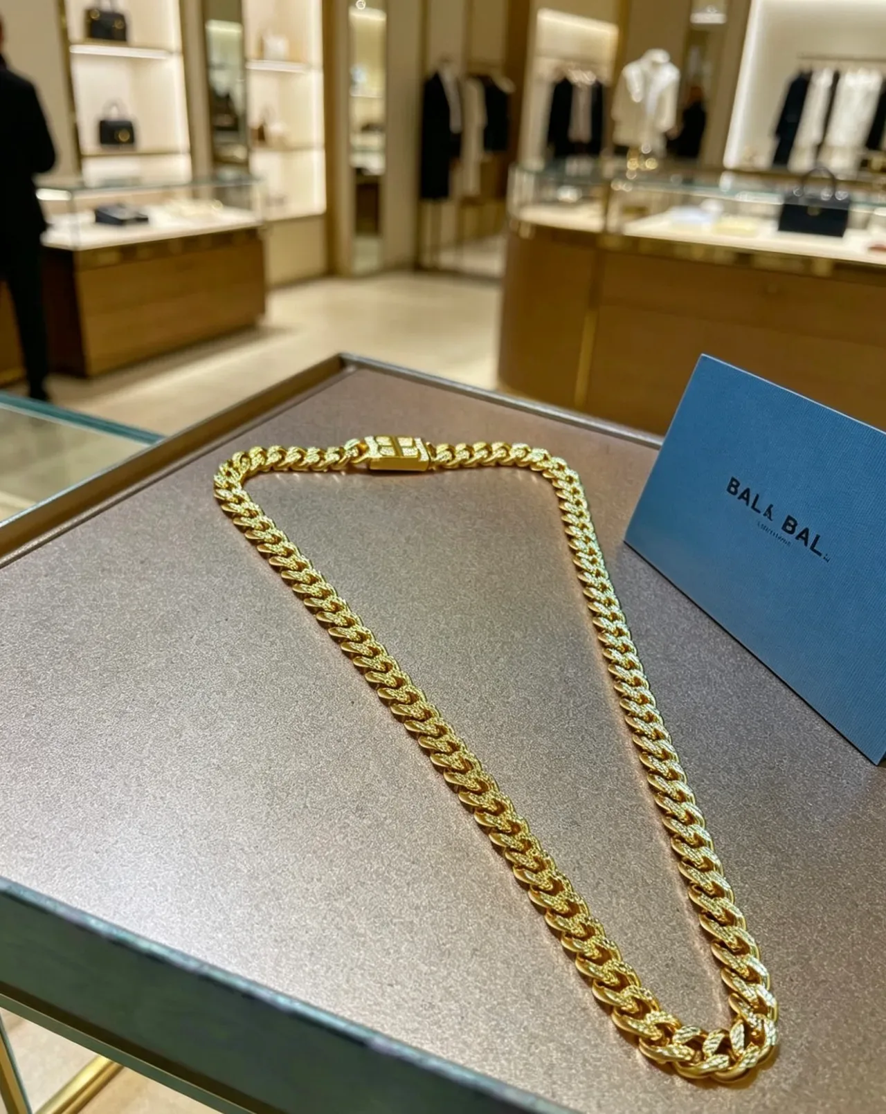 Balenciaga BB Chain Or Chaîne Curb Épaisse Fermoir Logo Collier 5