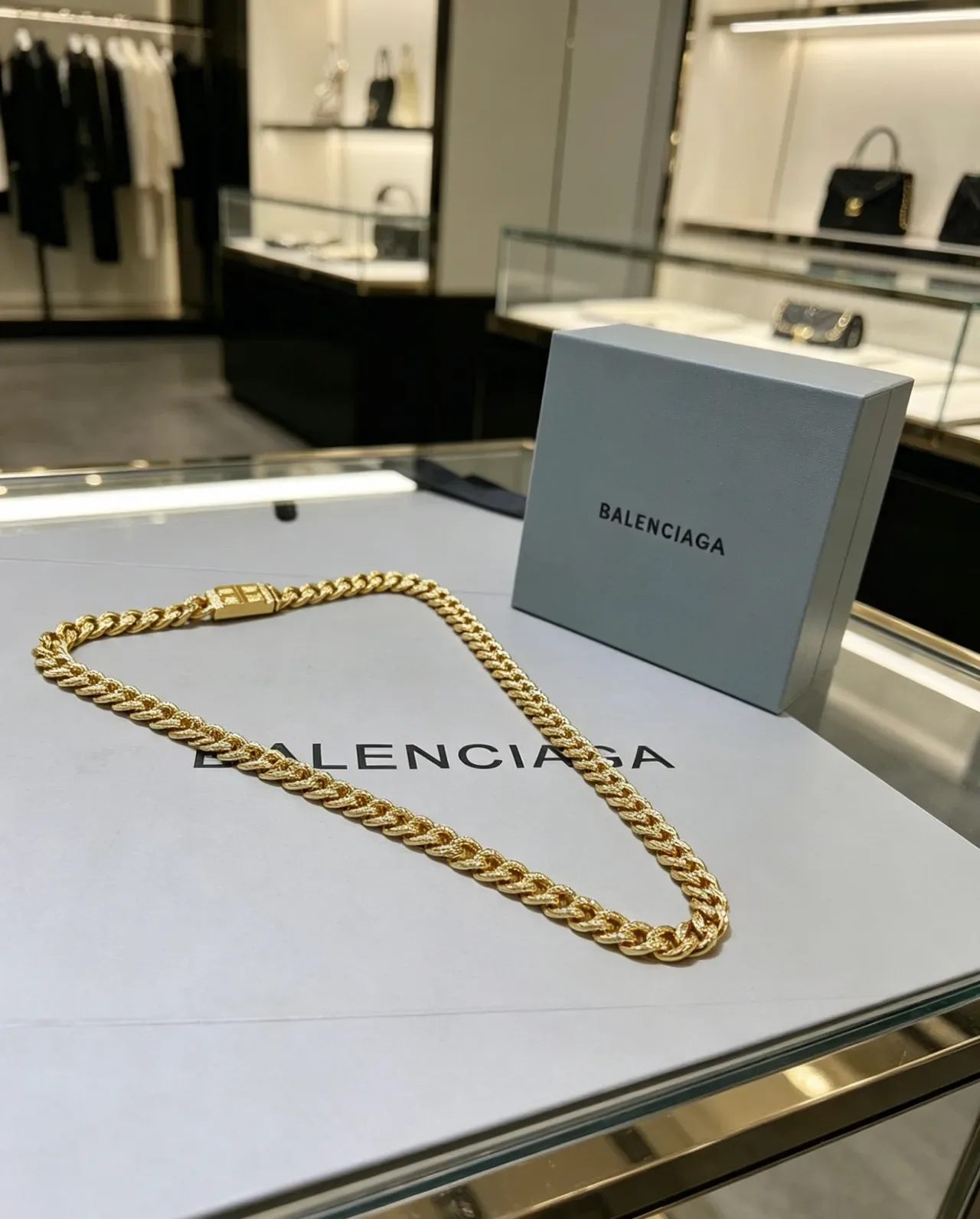 Balenciaga BB Chain Or Chaîne Curb Épaisse Fermoir Logo Collier 6
