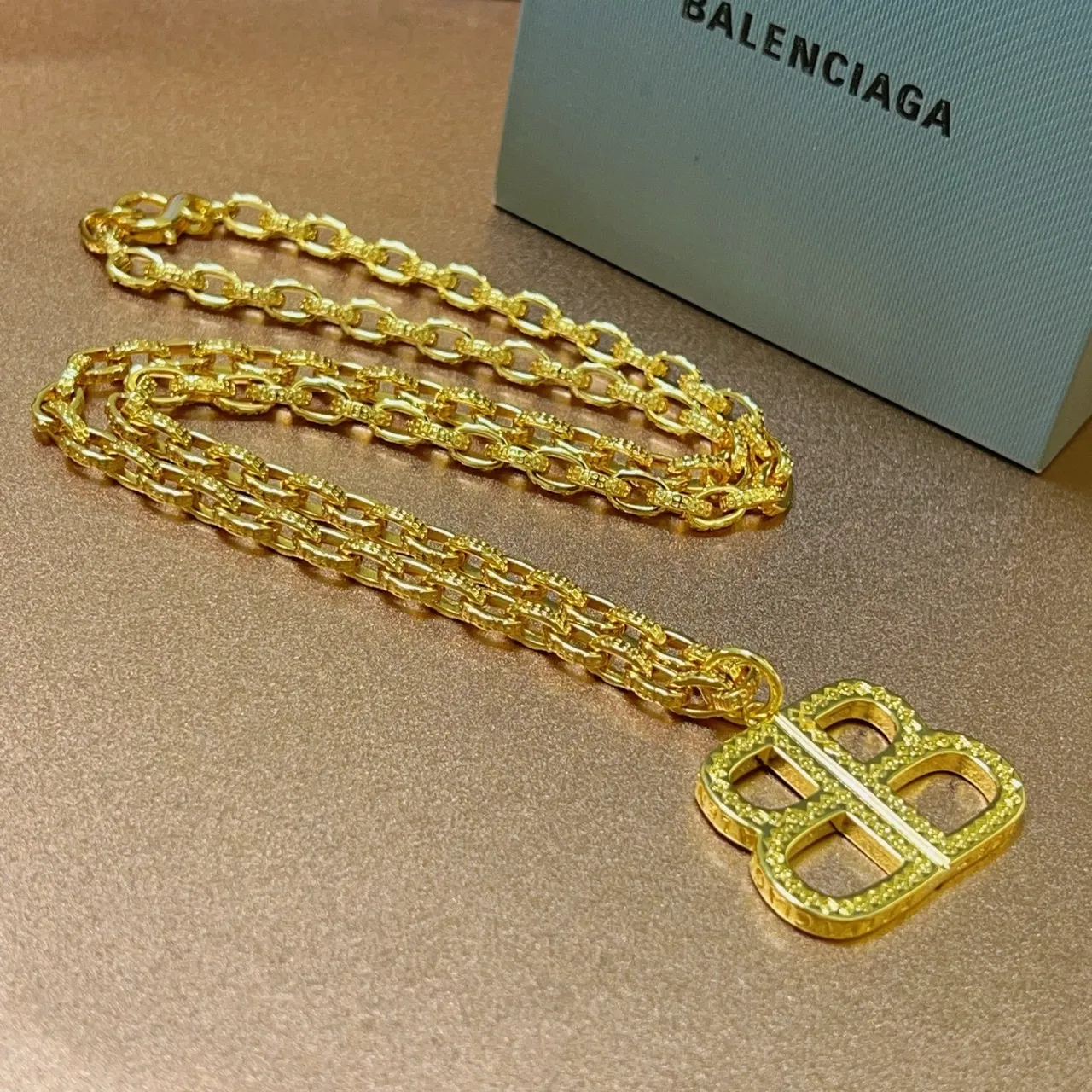 Balenciaga BB Logo Colar de corrente texturizada de ouro 2