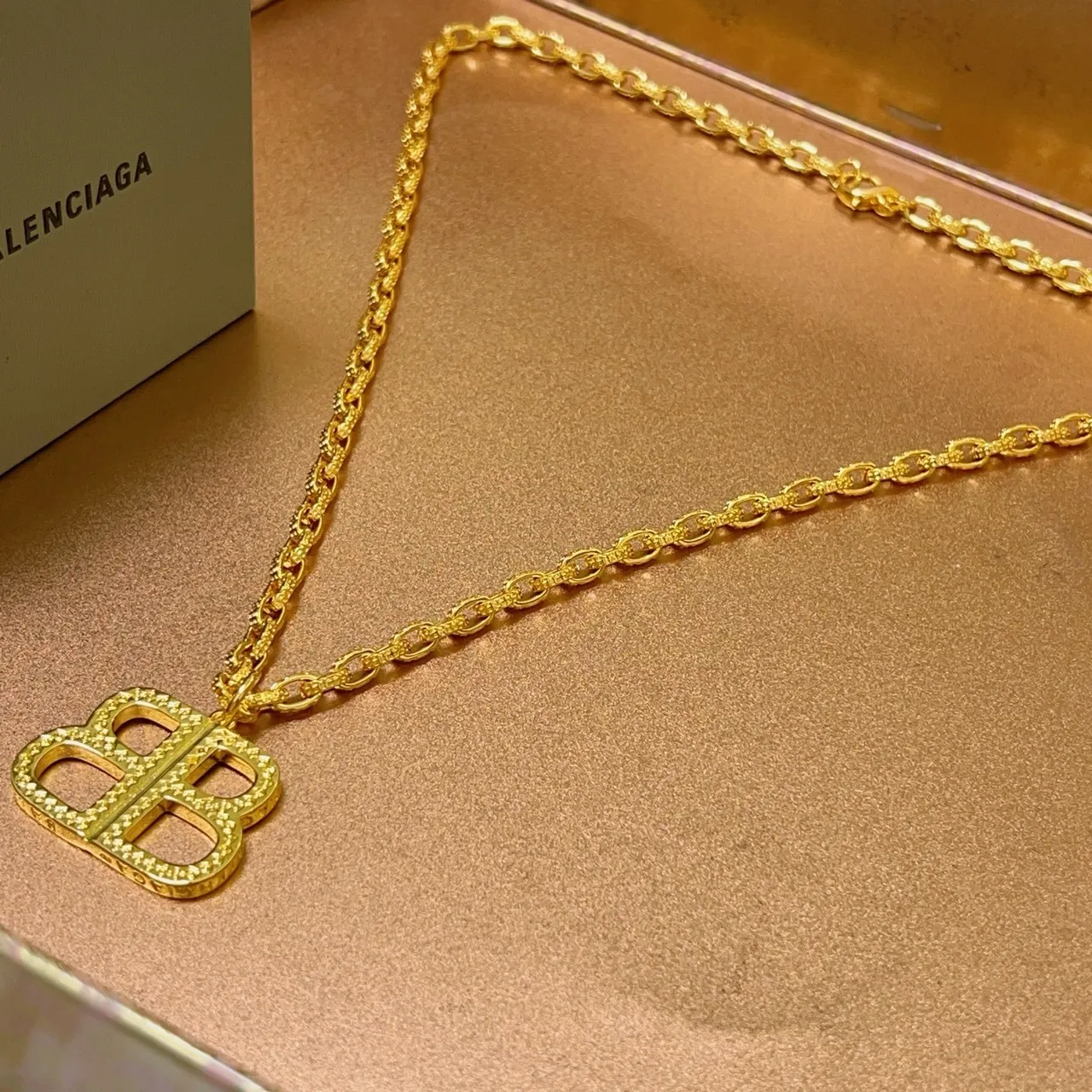 Balenciaga BB Logo Colar de corrente texturizada de ouro 3
