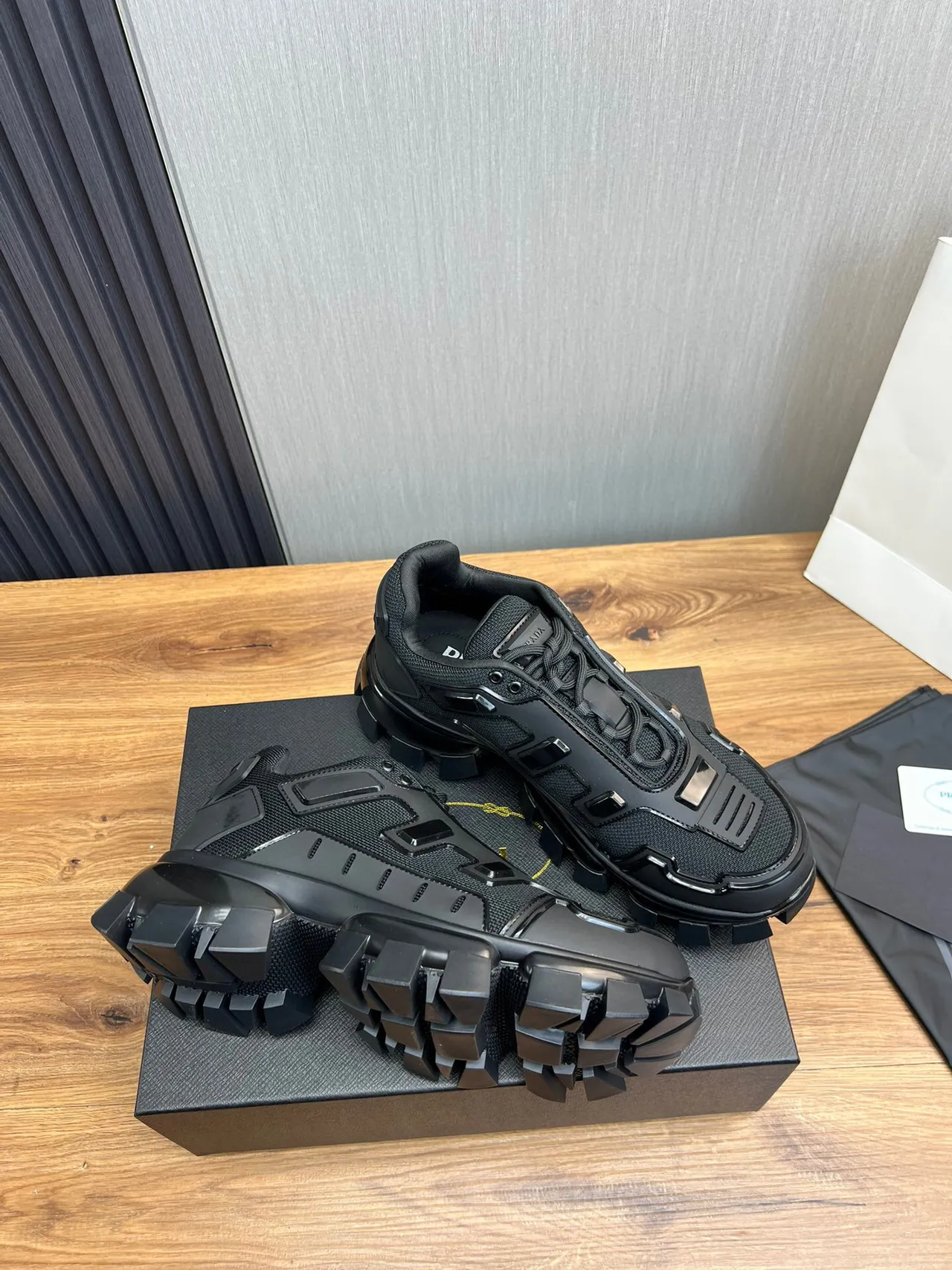 Balenciaga Chaussures Noires Monochromatiques à Semelle Lug Chunky 5