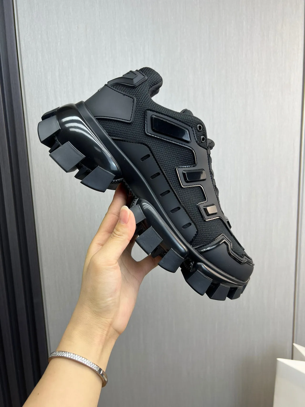 Balenciaga Chaussures Noires Monochromatiques à Semelle Lug Chunky 6