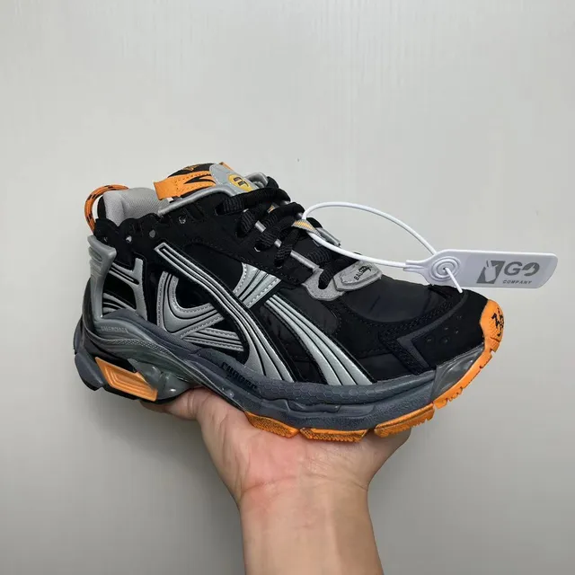 Balenciaga 黑色橙色超大笼子叠加多层雕塑鞋底厚底运动鞋 3