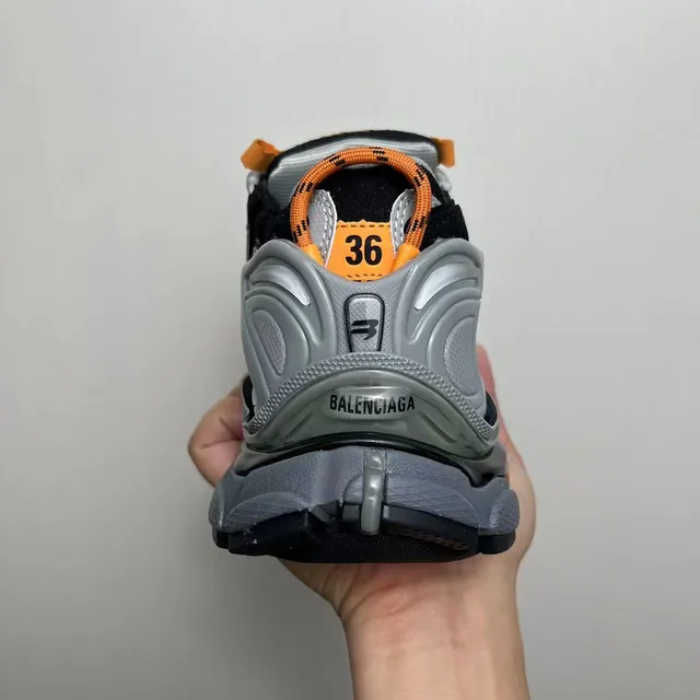Balenciaga 黑色橙色超大笼子叠加多层雕塑鞋底厚底运动鞋 4