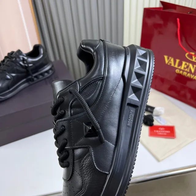 Balenciaga Defender All-Black Cuir Lifestyle Sneakers 3