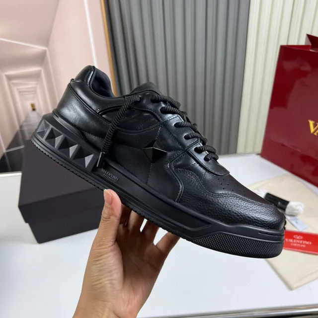 Balenciaga Defender All-Black Cuir Lifestyle Sneakers 4